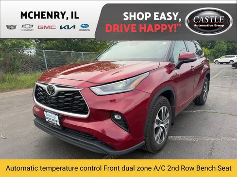 Used 2021 Toyota Highlander XLE AWD/4WD image 1
