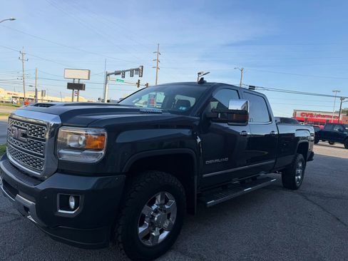 Used 2018 GMC Sierra 3500 Denali w/ Duramax Plus Package AWD/4WD image 4