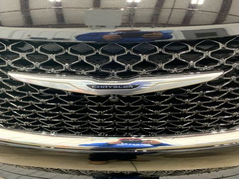 New 2026 Chrysler Pacifica Limited image 24