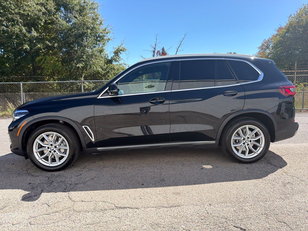 Used 2022 BMW X5 xDrive40i w/ Parking Assistance Package AWD/4WD image 5