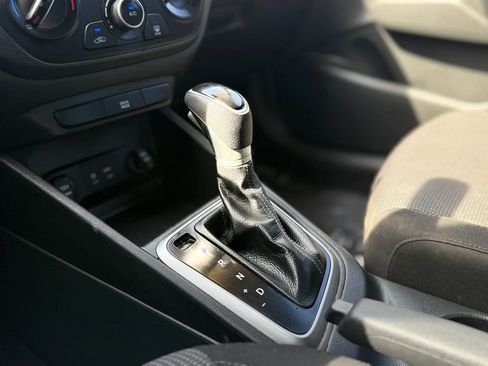 Used 2020 Hyundai Accent SE image 32