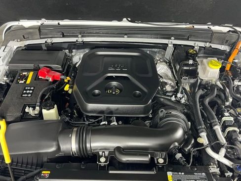 Used 2025 Jeep Wrangler Unlimited Sahara image 8