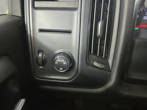 Used 2018 Chevrolet Silverado 1500 W/T AWD/4WD image 25