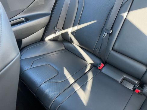 Used 2025 Hyundai Elantra Limited image 42