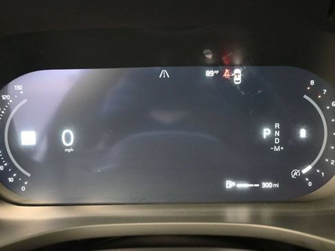 Used 2025 Volvo XC60 B5 Plus AWD/4WD image 12