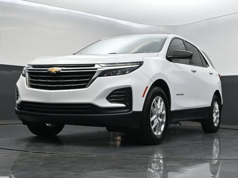 Used 2022 Chevrolet Equinox LS w/ LS Convenience Package AWD/4WD image 34