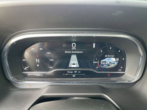 Used 2024 GMC Yukon SLT w/ SLT Premium Package image 15