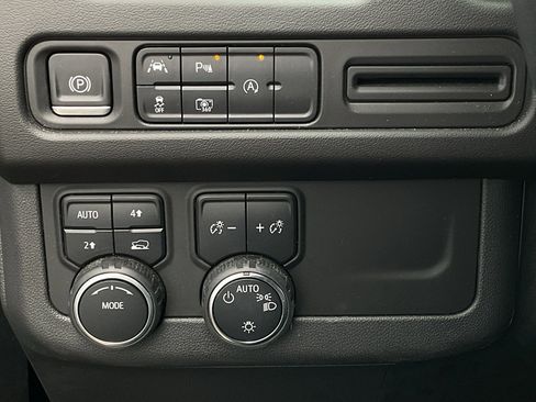 Used 2023 Chevrolet Tahoe LT w/ Luxury Package image 28