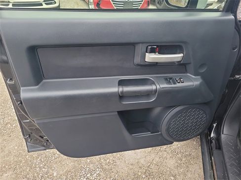 Used 2014 Toyota FJ Cruiser 4WD image 19