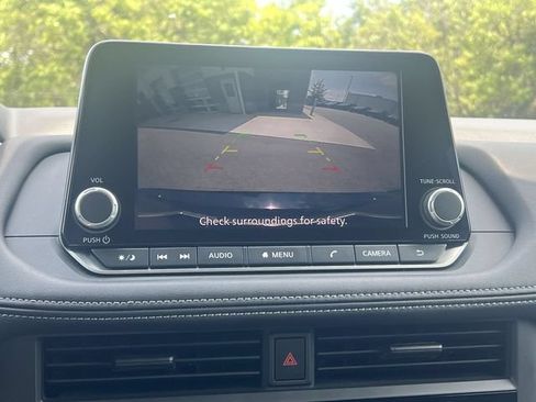 Used 2025 Nissan Rogue S FWD image 18