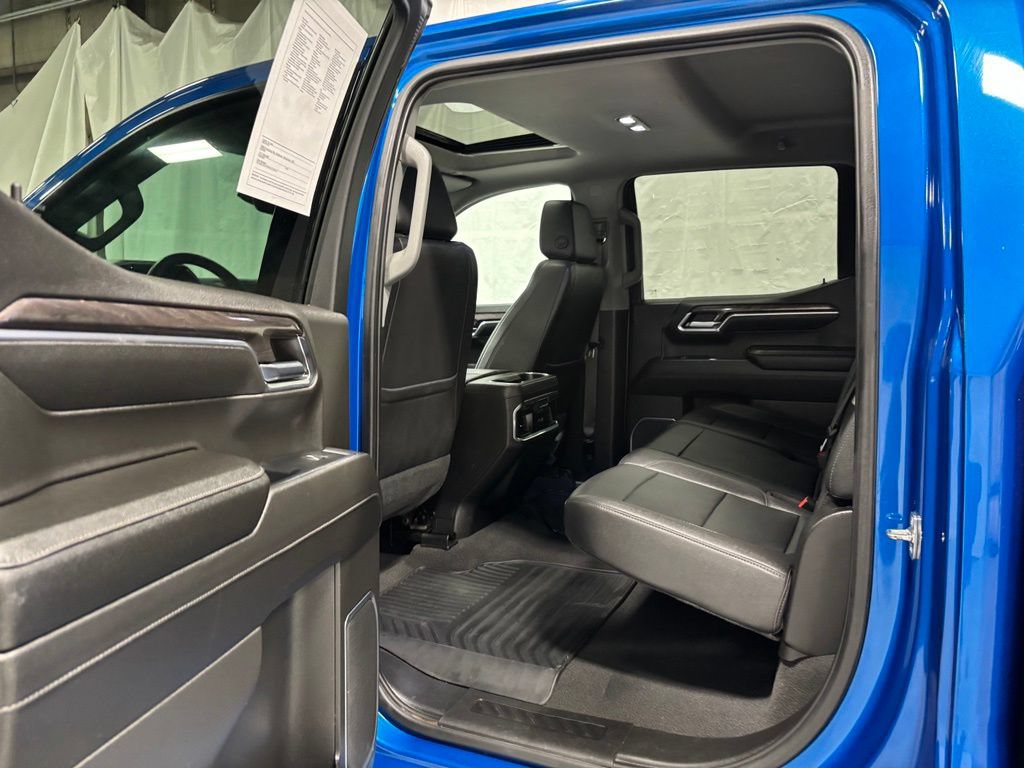 Used 2023 Chevrolet Silverado 1500 LTZ w/ LTZ Premium Package AWD/4WD image 39