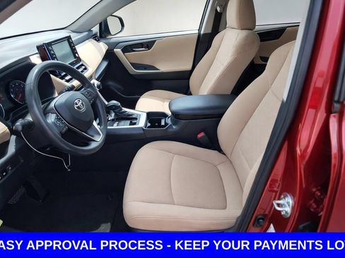 Used 2020 Toyota RAV4 LE FWD image 10