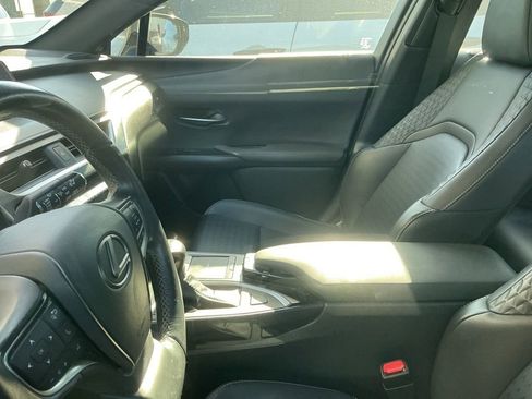Used 2019 Lexus UX 200 image 8
