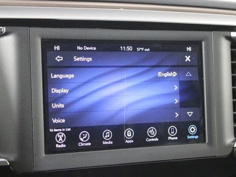 Used 2018 Chrysler Pacifica Touring-L image 38