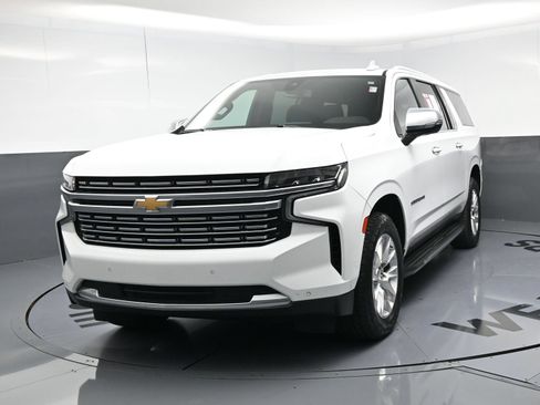 Used 2022 Chevrolet Suburban Premier RWD image 11