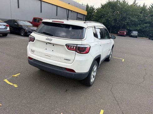 Used 2018 Jeep Compass Latitude w/ Safe & Security Group AWD/4WD image 8