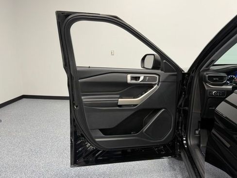 Certified 2021 Ford Explorer XLT w/ Equipment Group 202A AWD/4WD image 13