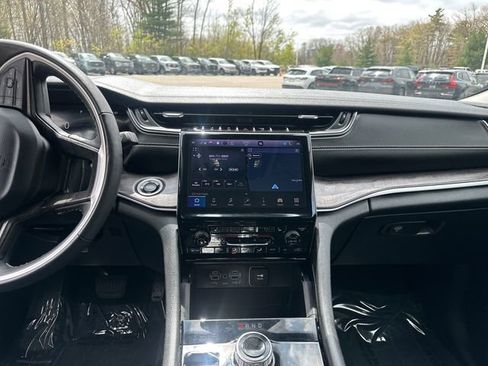 Used 2023 Jeep Grand Cherokee L Limited w/ Black Appearance Package AWD/4WD image 24