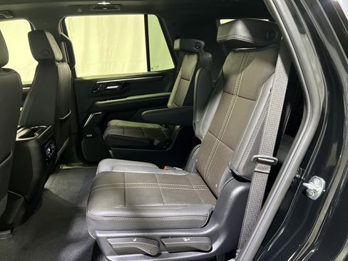 Used 2025 Chevrolet Tahoe High Country AWD/4WD image 17