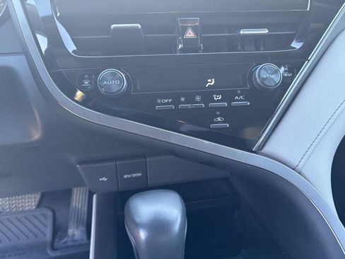 Used 2024 Toyota Camry SE image 16