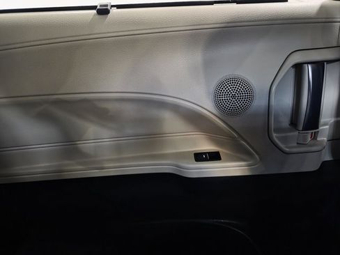 Used 2023 Toyota Sienna Platinum image 11