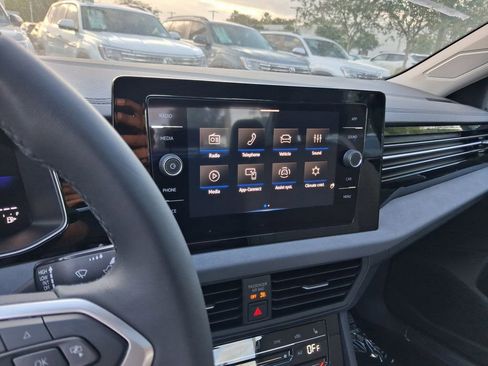 New 2026 Volkswagen Jetta SE image 9