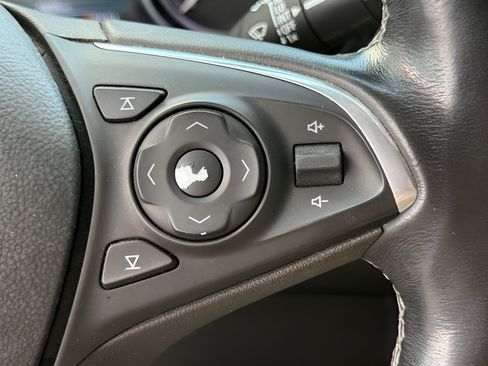Used 2019 Buick Envision Essence FWD image 18