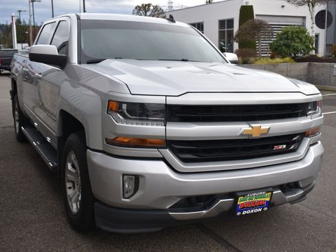 Used 2018 Chevrolet Silverado 1500 LT w/ All Star Edition image 3