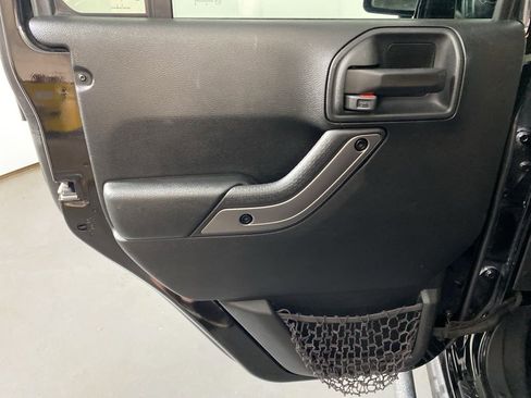 Used 2018 Jeep Wrangler Unlimited Sahara image 24