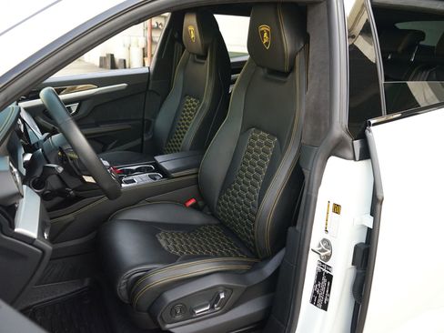 Used 2021 Lamborghini Urus AWD/4WD image 3