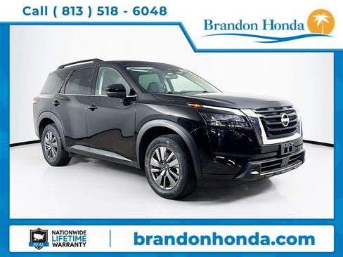 Used 2025 Nissan Pathfinder SV FWD image 1