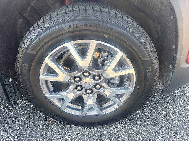 Used 2021 GMC Acadia SLT w/ LPO, Floor Liner Package FWD image 8
