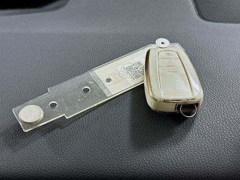 Used 2024 Toyota Camry SE w/ Convenience Package image 33