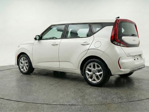 Used 2025 Kia Soul LX w/ LX Technology Package FWD image 6