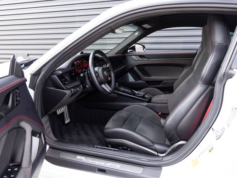 Certified 2025 Porsche 911 Carrera GTS RWD image 24