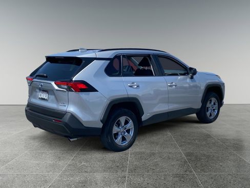 Used 2023 Toyota RAV4 LE AWD/4WD image 5