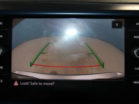 Used 2024 Volkswagen Taos SE image 13