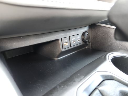 Used 2023 Toyota Highlander LE AWD/4WD image 9