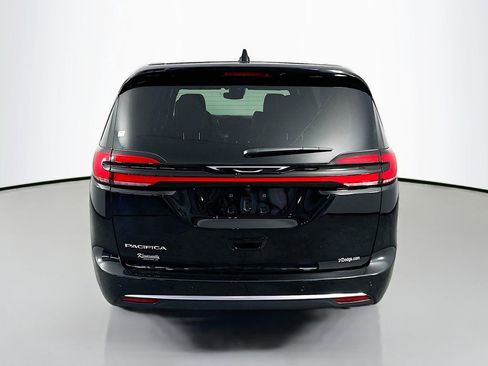 New 2027 Chrysler Pacifica Select FWD image 6