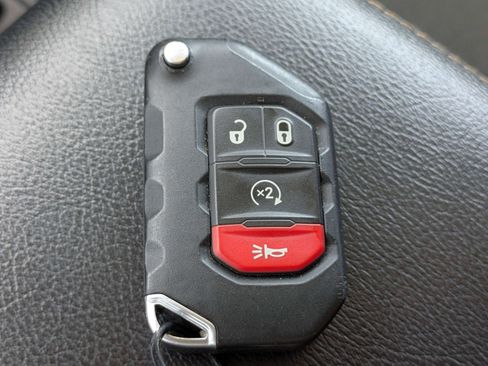 Used 2024 Jeep Wrangler Unlimited Sahara AWD/4WD image 27