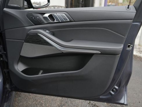 Used 2022 BMW X7 M50i w/ Dynamic Handling Package image 41