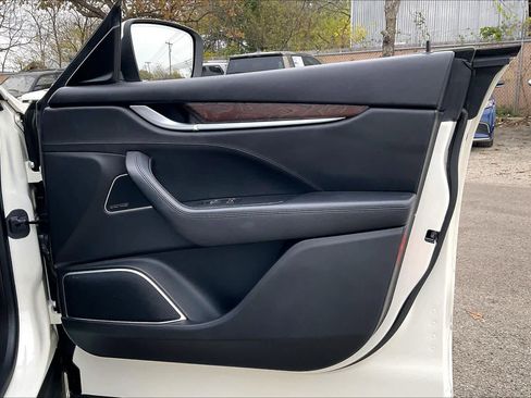 Used 2017 Maserati Levante S image 22
