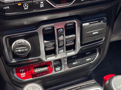 Used 2021 Jeep Gladiator Rubicon AWD/4WD image 29