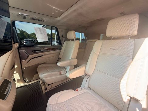 Used 2021 Cadillac Escalade Premium Luxury Platinum AWD/4WD image 33