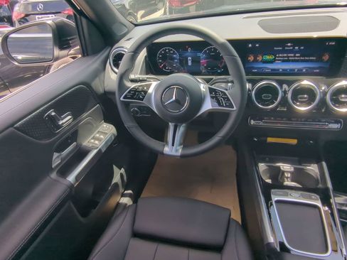 New 2025 Mercedes-Benz GLB 250 image 3