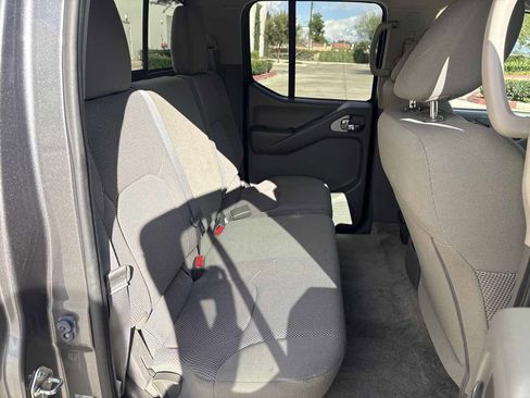 Used 2018 Nissan Frontier SV image 14