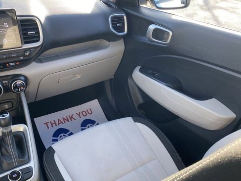 Used 2023 Hyundai Venue SEL image 34