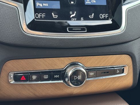 Used 2021 Volvo XC90 T6 Momentum w/ Advanced Package image 30