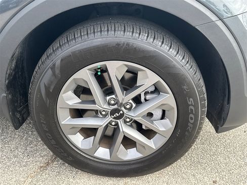 Used 2024 Kia Telluride LX image 12