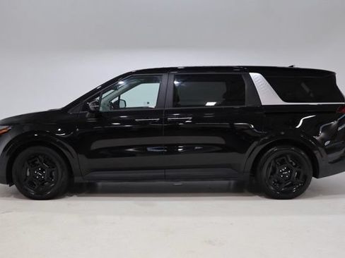 Used 2025 Kia Carnival FWD image 4